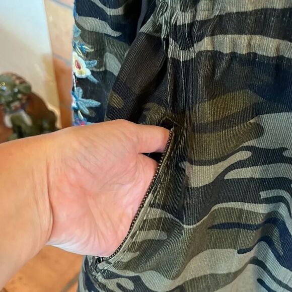 Johnny Was Raquel embroidered camo print drawstring waist corduroy jacket, S! - Picture 5 of 11